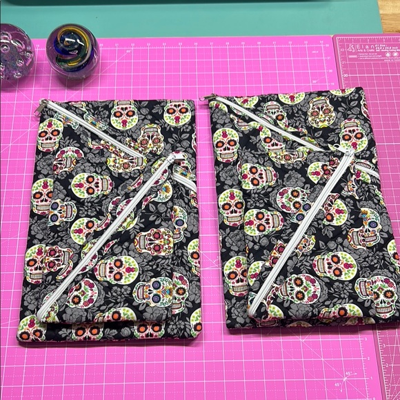 Colorful Skull Patterned Pouch - Picture 5 of 5